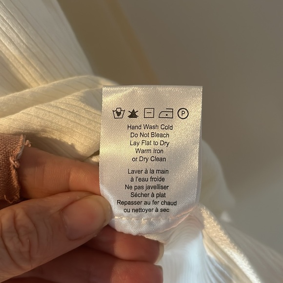 HEARTLOOK ANTHROPOLOGIE ribbed white tank with ruffle sleeves large - Picture 7 of 11